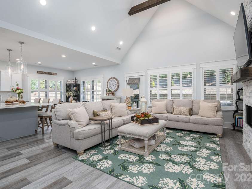 4290 Holly Circle, Conover, NC 28613.  MLS# CAR4321676, YatesRealty ID 4544. Living Room