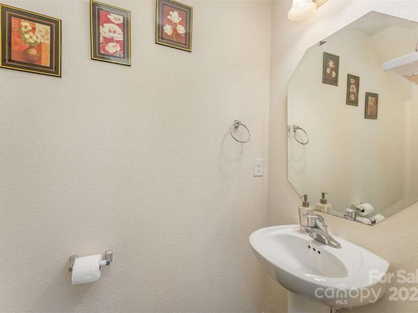 4710 Opus Lane, Charlotte, NC 28214.  MLS# CAR4327724, YatesRealty ID 4544. 
