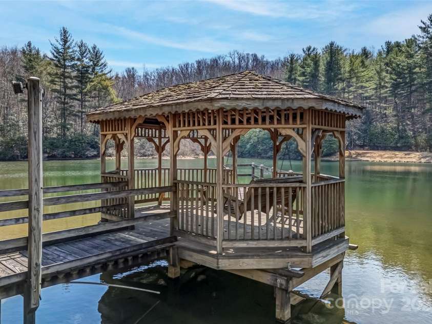 674 Walnut Ridge Road, Brevard, NC 28712.  MLS# CAR4235374, YatesRealty ID 4544. 