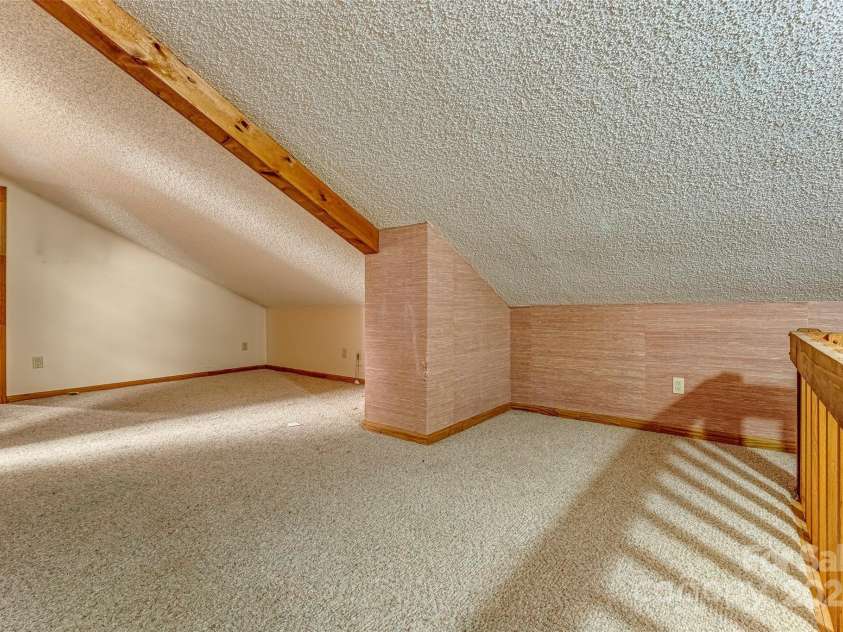 674 Walnut Ridge Road, Brevard, NC 28712.  MLS# CAR4235374, YatesRealty ID 4544. Barn Apartment - Second Level - Bonus Room