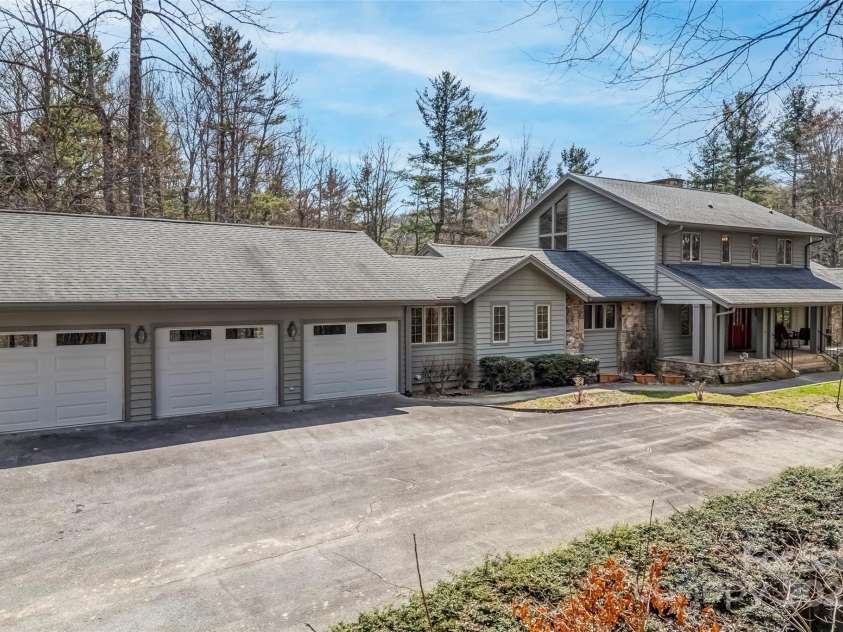 674 Walnut Ridge Road, Brevard, NC 28712.  MLS# CAR4235374, YatesRealty ID 4544. Main House - Front