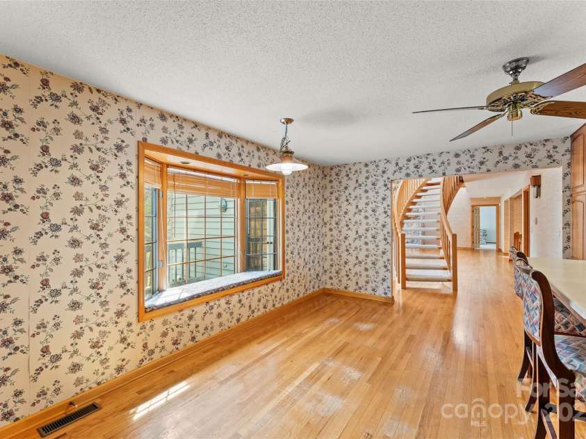 674 Walnut Ridge Road, Brevard, NC 28712.  MLS# CAR4235374, YatesRealty ID 4544. Main House - Main Level - Breakfast Area