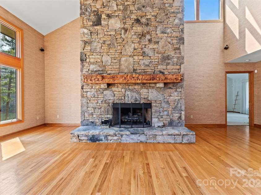 674 Walnut Ridge Road, Brevard, NC 28712.  MLS# CAR4235374, YatesRealty ID 4544. Main House - Main Level - Two-Story Great Room