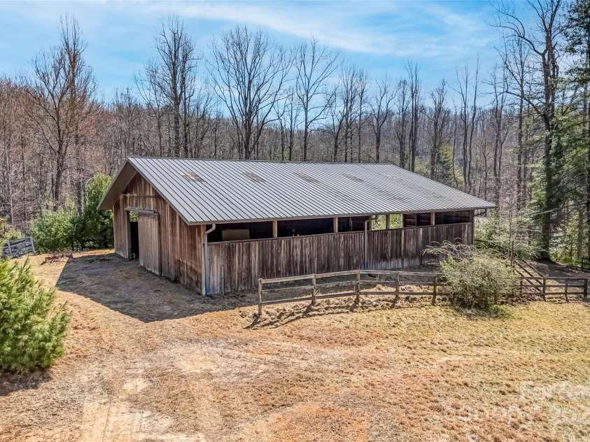 674 Walnut Ridge Road, Brevard, NC 28712.  MLS# CAR4235374, YatesRealty ID 4544. Riding Arena