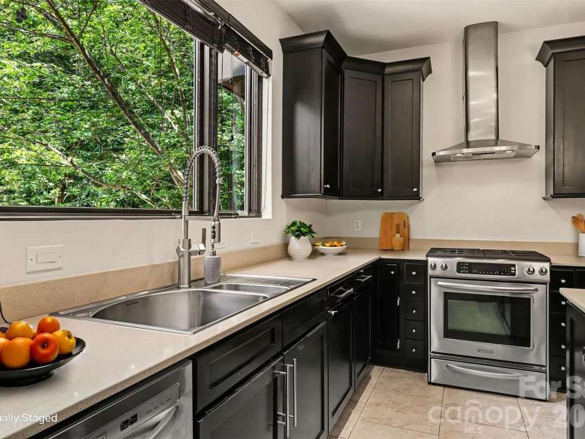 4824 Pimlico Lane, Waxhaw, NC 28173.  MLS# CAR4415267, YatesRealty ID 45440. Kitchen