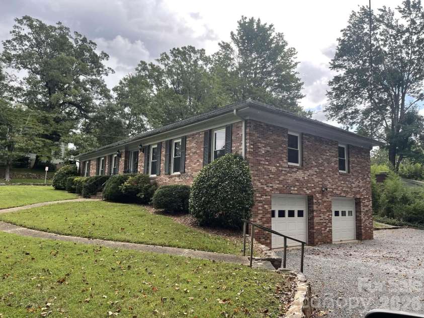 174 New Market Road, Tryon, NC 28782.  MLS# CAR4416480, YatesRealty ID 45441. 