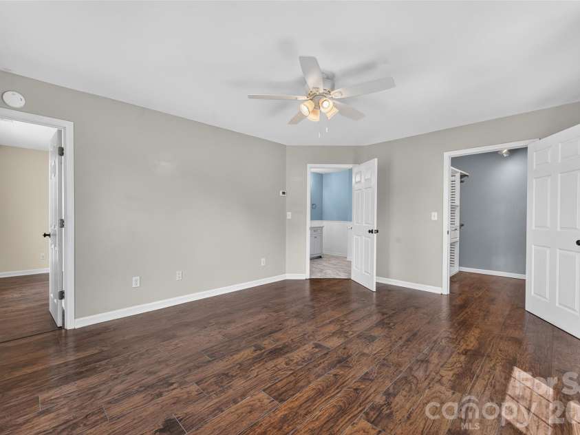 10724 Kingsview Drive, Davidson, NC 28036.  MLS# CAR4409874, YatesRealty ID 45444. Different angle of primary bedroom.
