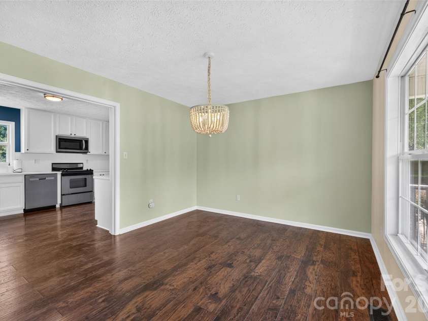 10724 Kingsview Drive, Davidson, NC 28036.  MLS# CAR4409874, YatesRealty ID 45444. Dining room.