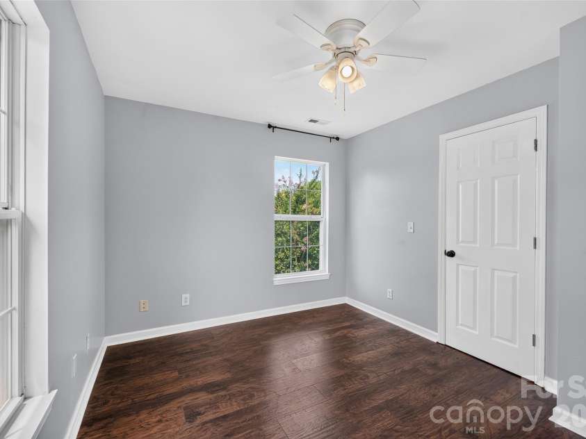 10724 Kingsview Drive, Davidson, NC 28036.  MLS# CAR4409874, YatesRealty ID 45444. Flex space room on second level.