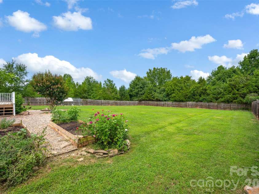 10724 Kingsview Drive, Davidson, NC 28036.  MLS# CAR4409874, YatesRealty ID 45444. Privacy galore for this fenced in, flat backyard.