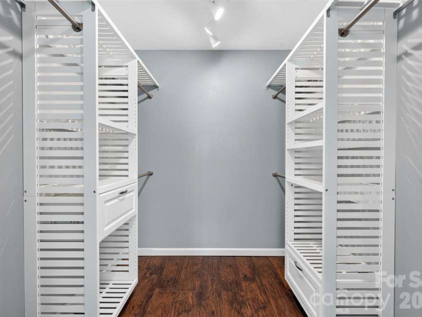 10724 Kingsview Drive, Davidson, NC 28036.  MLS# CAR4409874, YatesRealty ID 45444. Walk in primary bedroom closet.