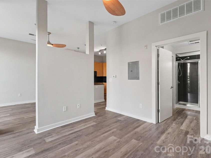 525 6th Street, Charlotte, NC 28202.  MLS# CAR4416190, YatesRealty ID 45446. 