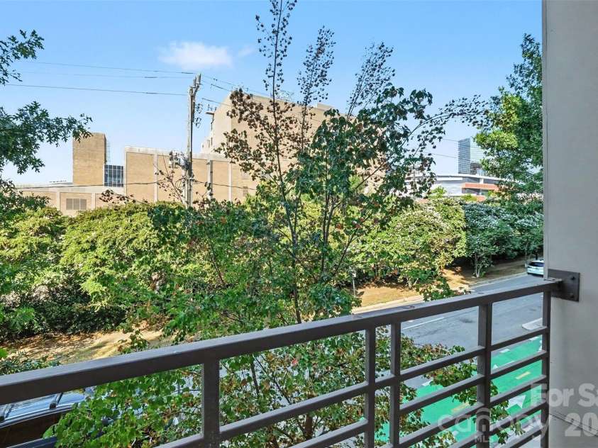 525 6th Street, Charlotte, NC 28202.  MLS# CAR4416190, YatesRealty ID 45446. Balcony View