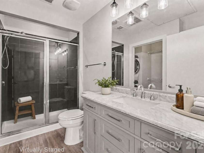 525 6th Street, Charlotte, NC 28202.  MLS# CAR4416190, YatesRealty ID 45446. Bathroom Virtually Staged