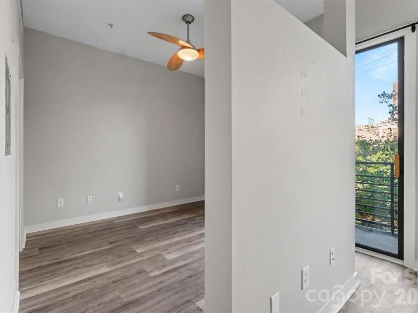 525 6th Street, Charlotte, NC 28202.  MLS# CAR4416190, YatesRealty ID 45446. Bedroom