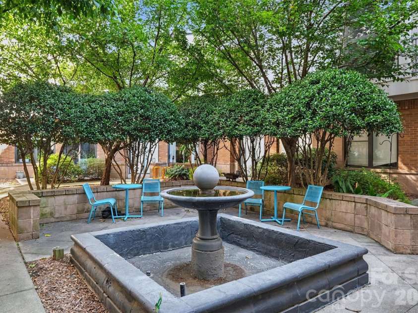 525 6th Street, Charlotte, NC 28202.  MLS# CAR4416190, YatesRealty ID 45446. Courtyard