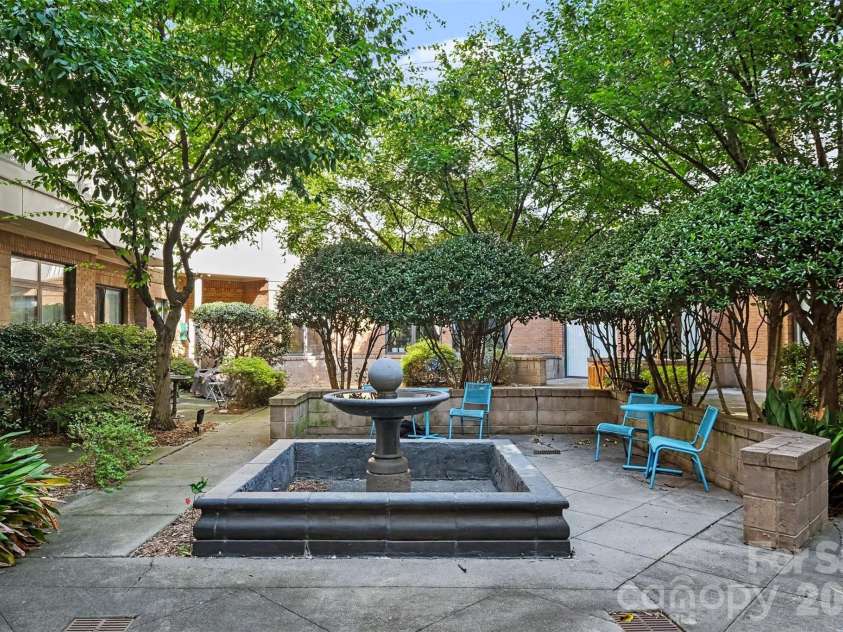 525 6th Street, Charlotte, NC 28202.  MLS# CAR4416190, YatesRealty ID 45446. Courtyard
