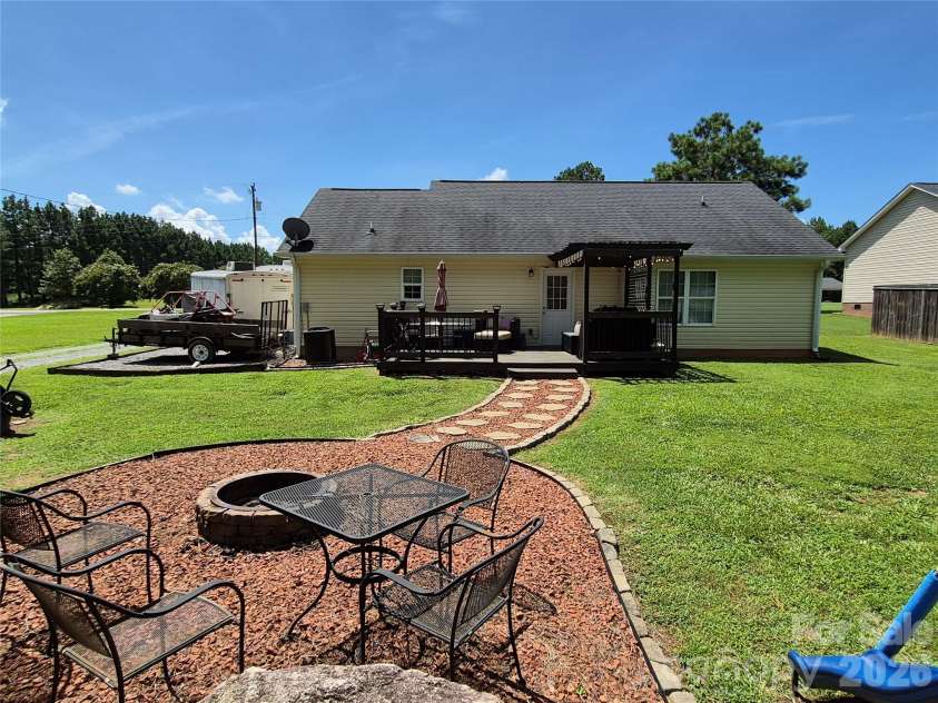 1637 Riverview Road, Lincolnton, NC 28092.  MLS# CAR4416118, YatesRealty ID 45448. 