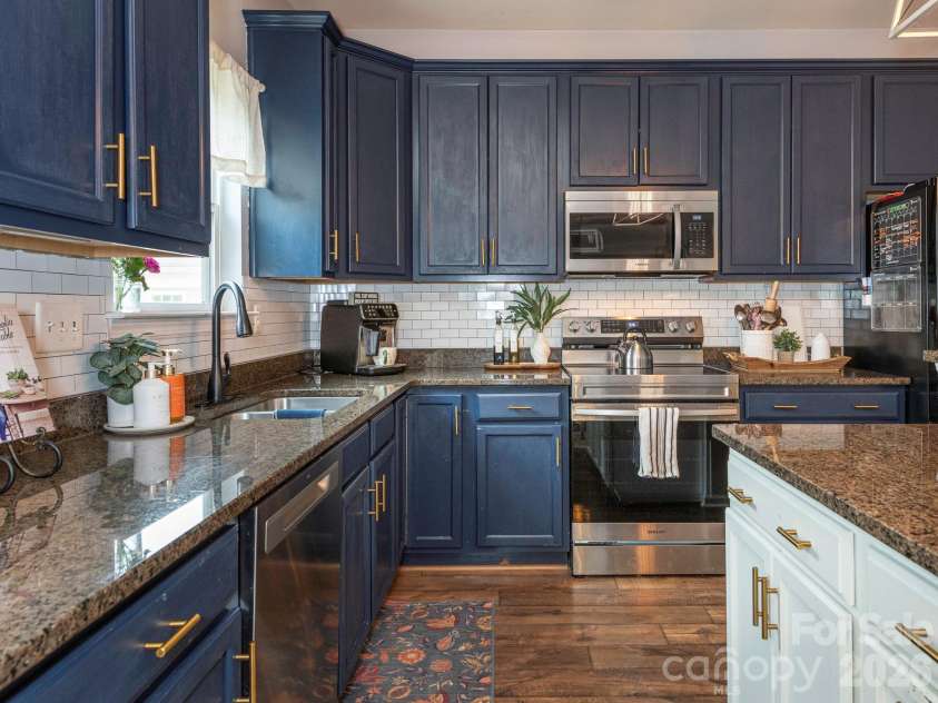 8208 Stourhead Gardens Lane, Waxhaw, NC 28173.  MLS# CAR4410610, YatesRealty ID 45450. Kitchen