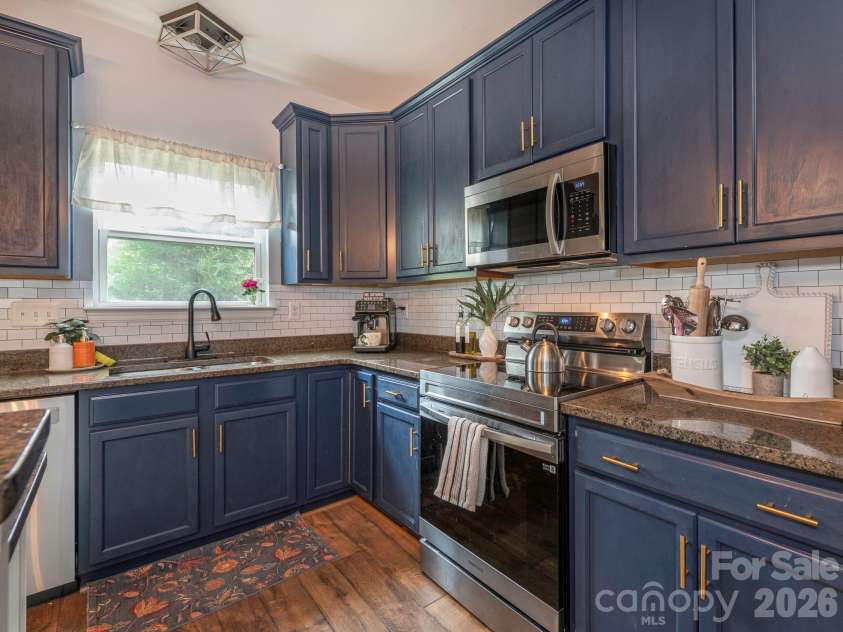 8208 Stourhead Gardens Lane, Waxhaw, NC 28173.  MLS# CAR4410610, YatesRealty ID 45450. Kitchen