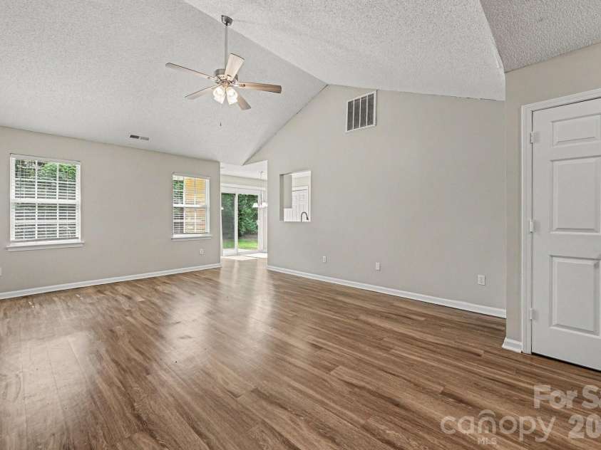302 Touch Me Not Lane, Charlotte, NC 28216.  MLS# CAR4415487, YatesRealty ID 45453. 