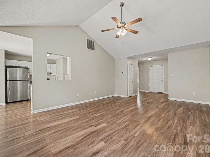 302 Touch Me Not Lane, Charlotte, NC 28216.  MLS# CAR4415487, YatesRealty ID 45453. 