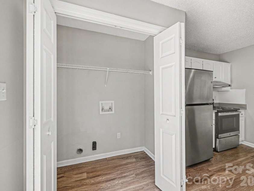 302 Touch Me Not Lane, Charlotte, NC 28216.  MLS# CAR4415487, YatesRealty ID 45453. 