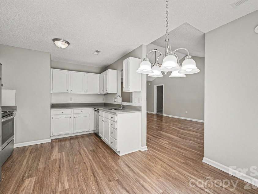 302 Touch Me Not Lane, Charlotte, NC 28216.  MLS# CAR4415487, YatesRealty ID 45453. 