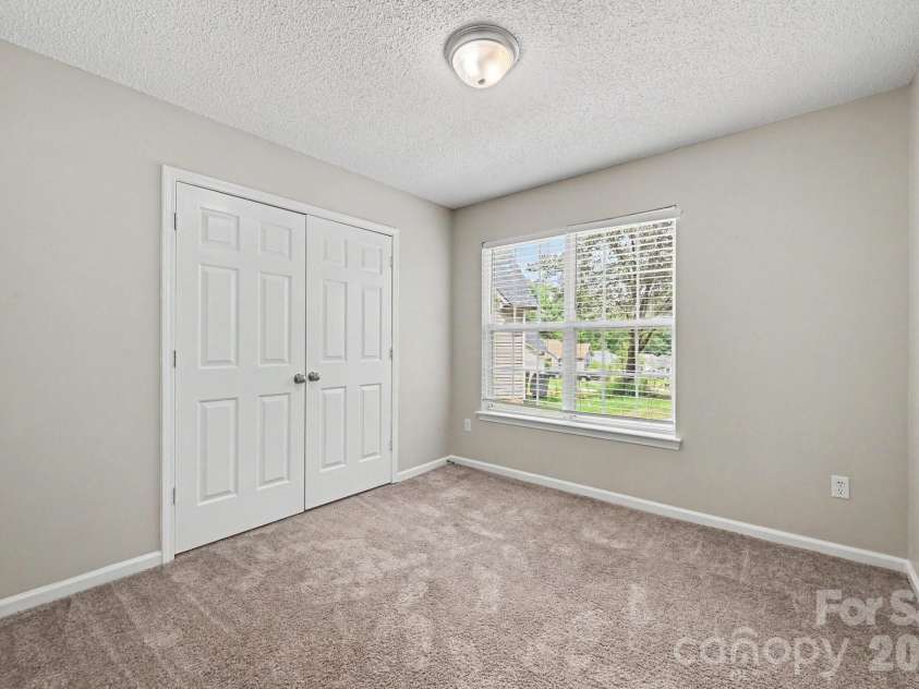 302 Touch Me Not Lane, Charlotte, NC 28216.  MLS# CAR4415487, YatesRealty ID 45453. 