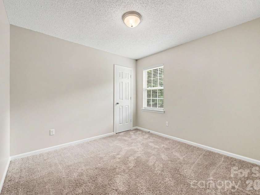 302 Touch Me Not Lane, Charlotte, NC 28216.  MLS# CAR4415487, YatesRealty ID 45453. 
