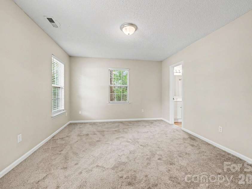 302 Touch Me Not Lane, Charlotte, NC 28216.  MLS# CAR4415487, YatesRealty ID 45453. 