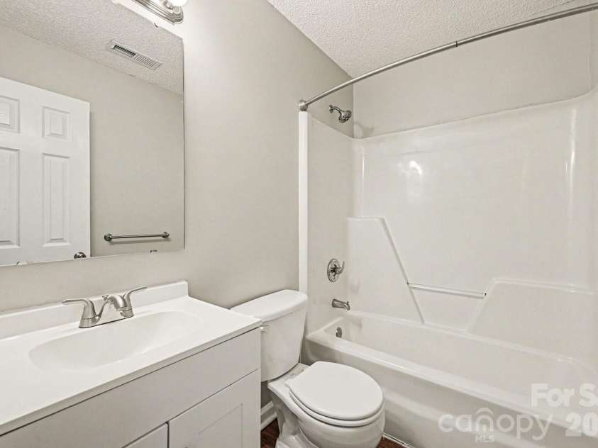 302 Touch Me Not Lane, Charlotte, NC 28216.  MLS# CAR4415487, YatesRealty ID 45453. 