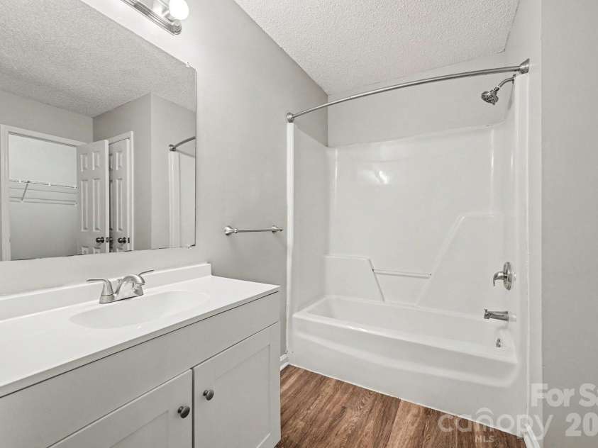 302 Touch Me Not Lane, Charlotte, NC 28216.  MLS# CAR4415487, YatesRealty ID 45453. 