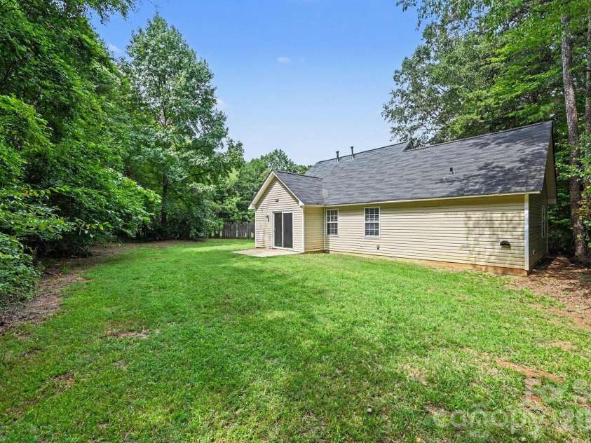 302 Touch Me Not Lane, Charlotte, NC 28216.  MLS# CAR4415487, YatesRealty ID 45453. 