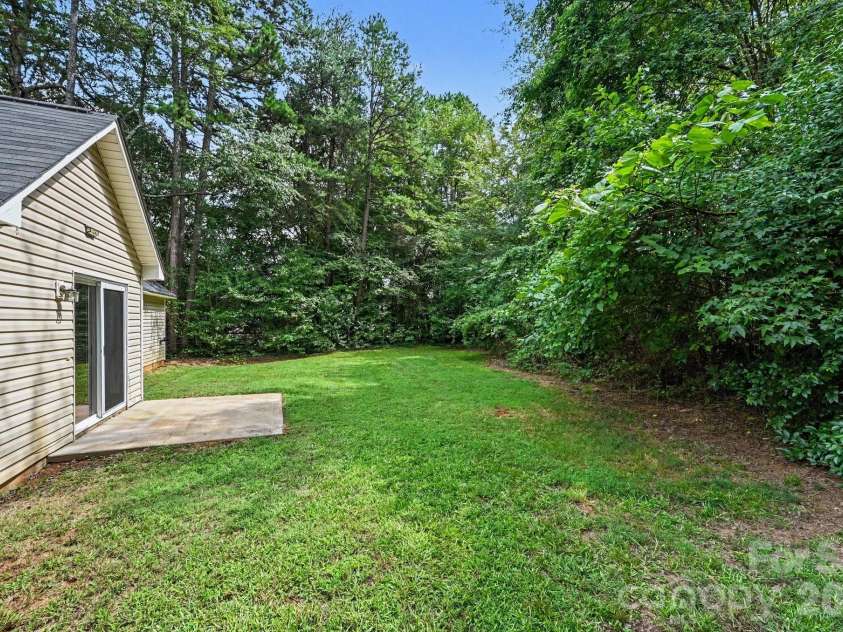 302 Touch Me Not Lane, Charlotte, NC 28216.  MLS# CAR4415487, YatesRealty ID 45453. 