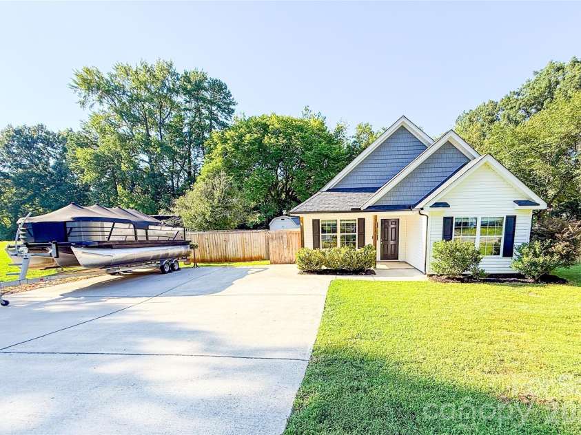 311 Prince Street, Kannapolis, NC 28083.  MLS# CAR4416495, YatesRealty ID 45454. 