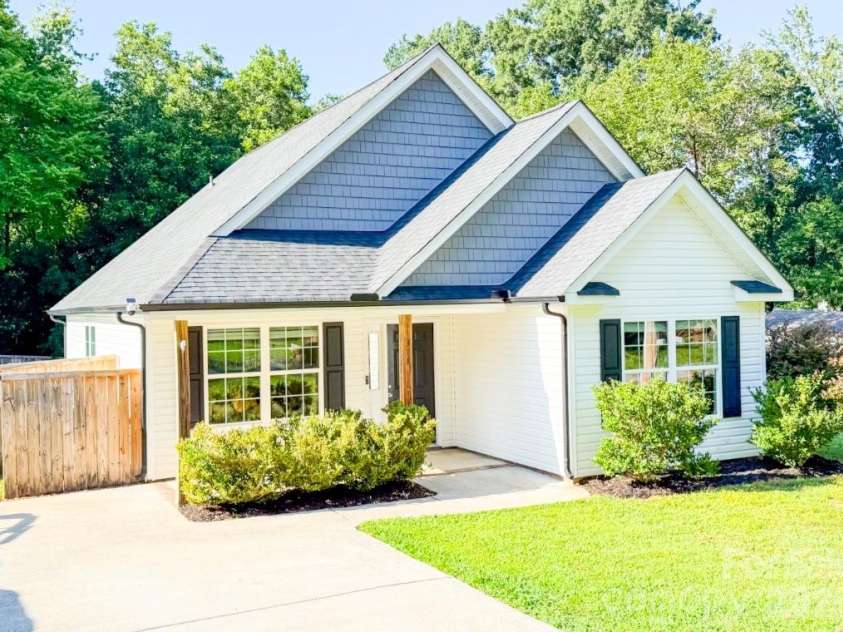 311 Prince Street, Kannapolis, NC 28083.  MLS# CAR4416495, YatesRealty ID 45454. 