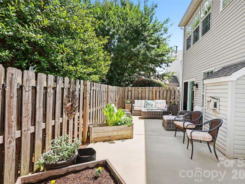 15117 Northsprings Drive, Charlotte, NC 28277.  MLS# CAR4415243, YatesRealty ID 45456. 