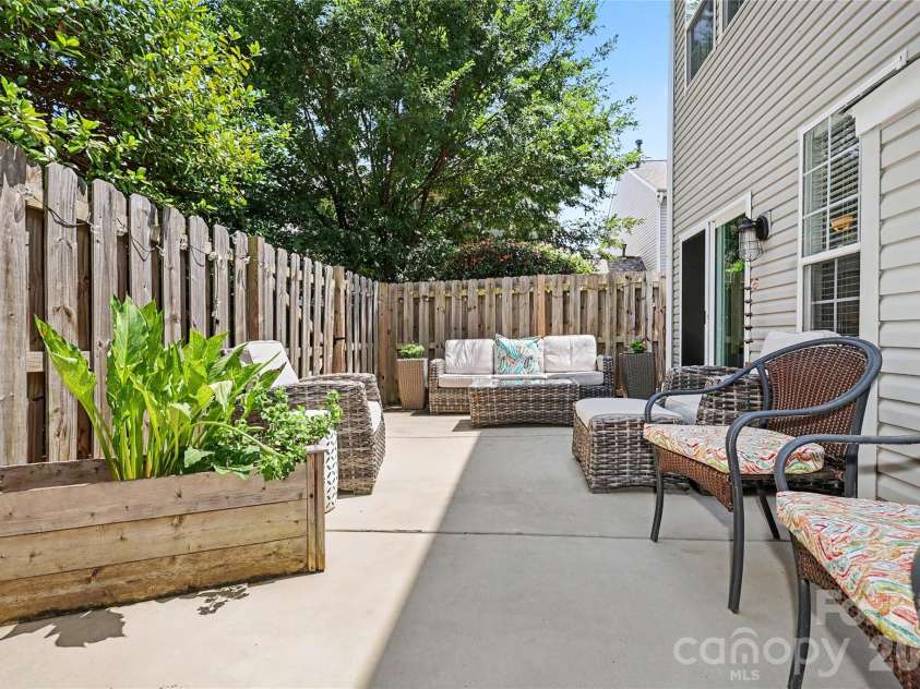 15117 Northsprings Drive, Charlotte, NC 28277.  MLS# CAR4415243, YatesRealty ID 45456. 