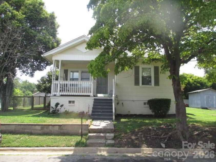 580 High Street, Cramerton, NC 28032.  MLS# CAR4415772, YatesRealty ID 45457. 