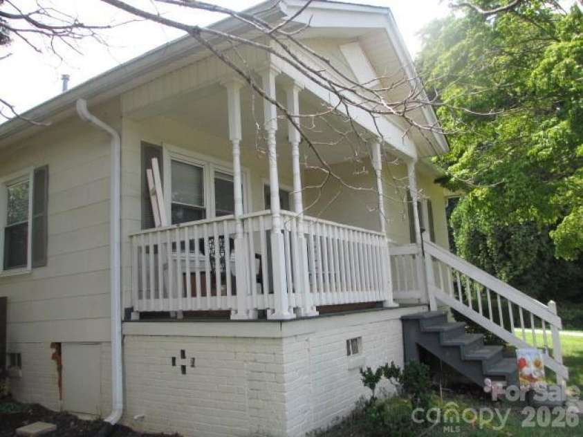 580 High Street, Cramerton, NC 28032.  MLS# CAR4415772, YatesRealty ID 45457. 