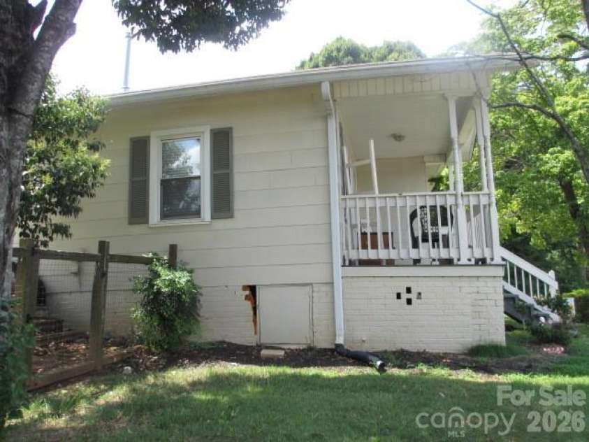 580 High Street, Cramerton, NC 28032.  MLS# CAR4415772, YatesRealty ID 45457. 