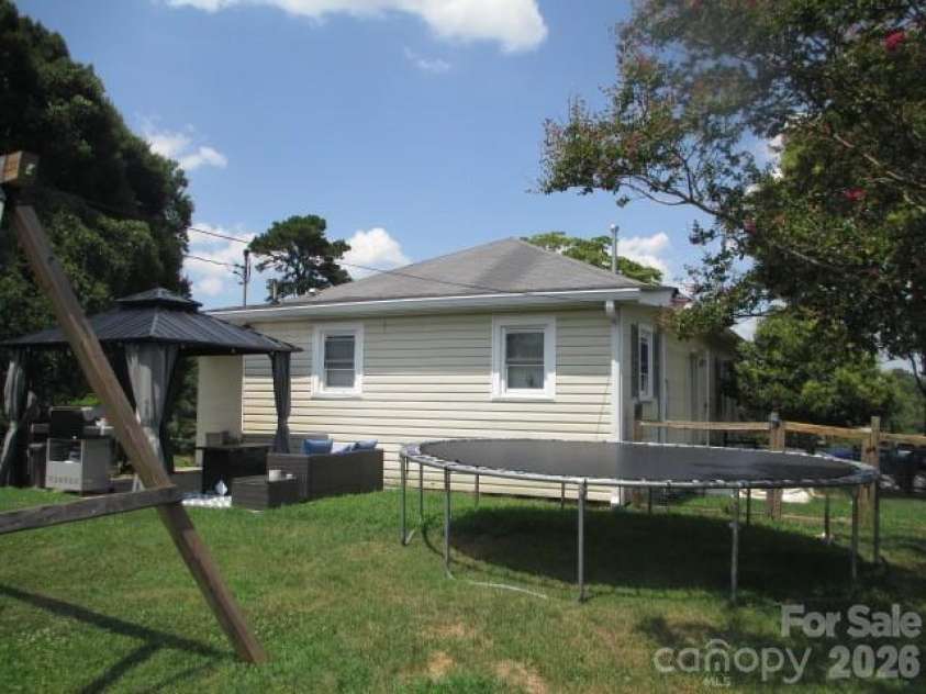 580 High Street, Cramerton, NC 28032.  MLS# CAR4415772, YatesRealty ID 45457. 