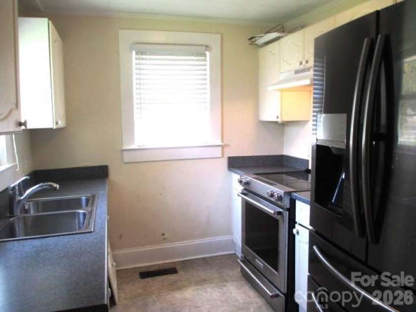 580 High Street, Cramerton, NC 28032.  MLS# CAR4415772, YatesRealty ID 45457. 