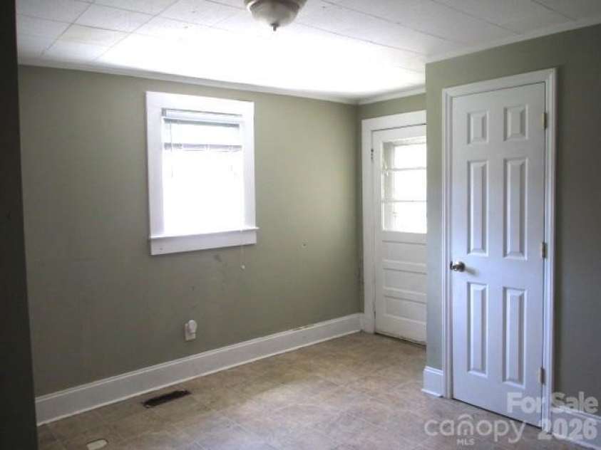 580 High Street, Cramerton, NC 28032.  MLS# CAR4415772, YatesRealty ID 45457. 