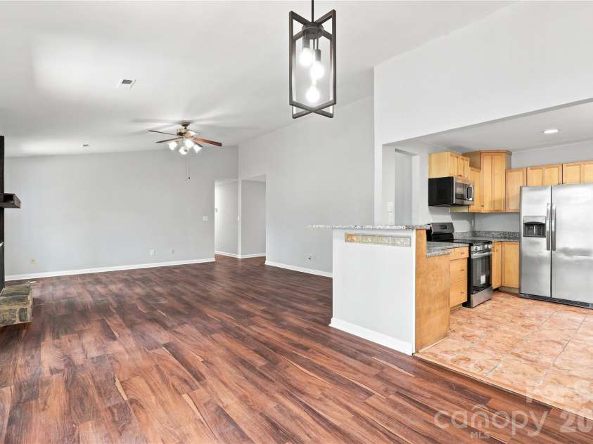 5810 Ness Court, Charlotte, NC 28208.  MLS# CAR4415634, YatesRealty ID 45458. Dinning Area