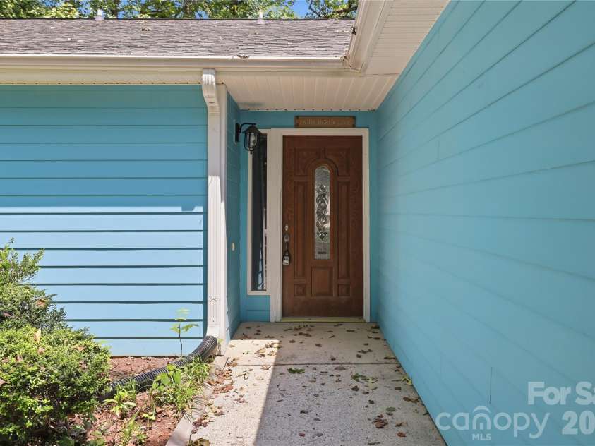 5810 Ness Court, Charlotte, NC 28208.  MLS# CAR4415634, YatesRealty ID 45458. Entrance