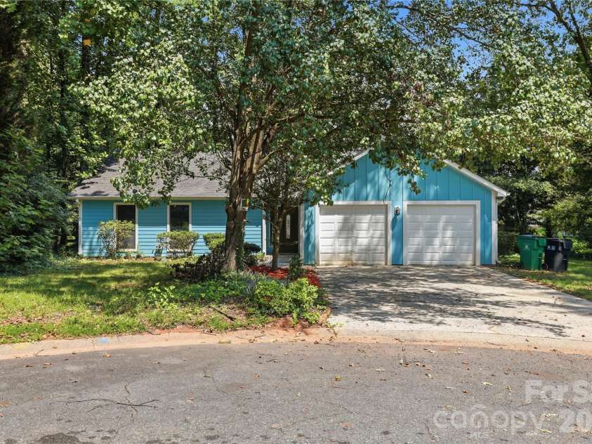 5810 Ness Court, Charlotte, NC 28208.  MLS# CAR4415634, YatesRealty ID 45458. Front