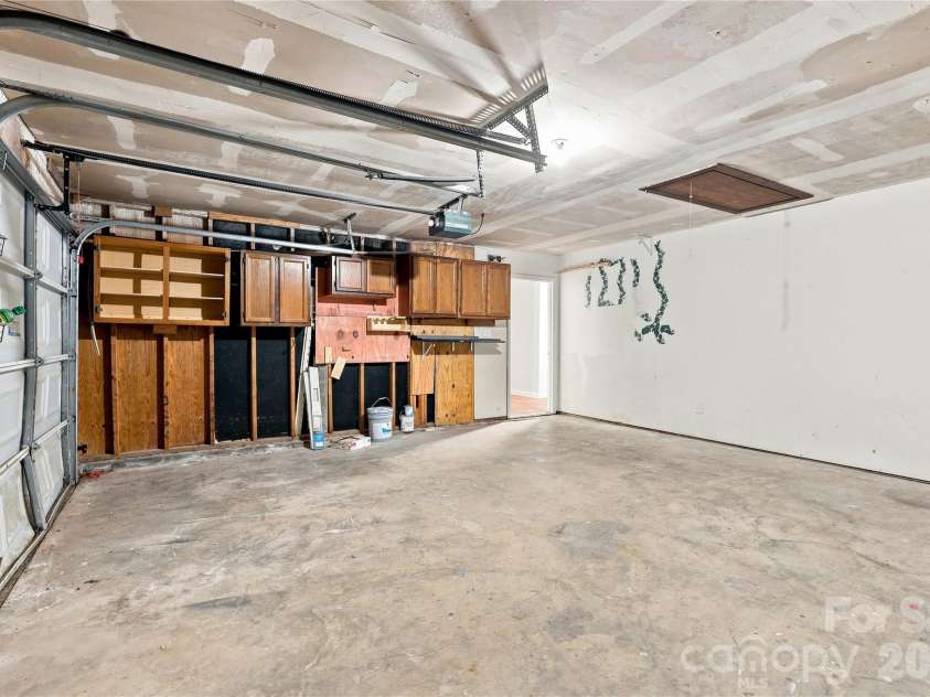 5810 Ness Court, Charlotte, NC 28208.  MLS# CAR4415634, YatesRealty ID 45458. Garage
