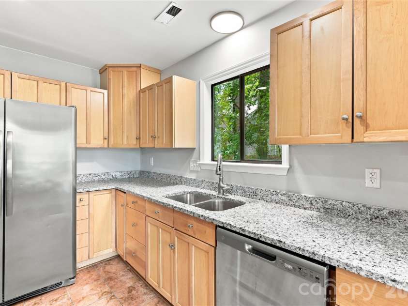 5810 Ness Court, Charlotte, NC 28208.  MLS# CAR4415634, YatesRealty ID 45458. Kitchen